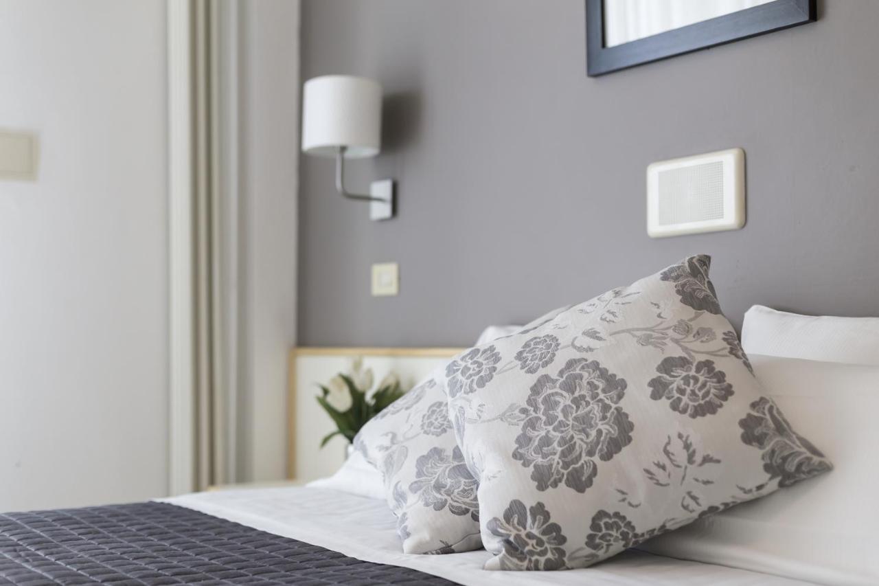 Hotel Carignano Riccione Luaran gambar