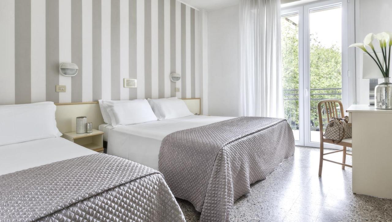 Hotel Carignano Riccione Luaran gambar