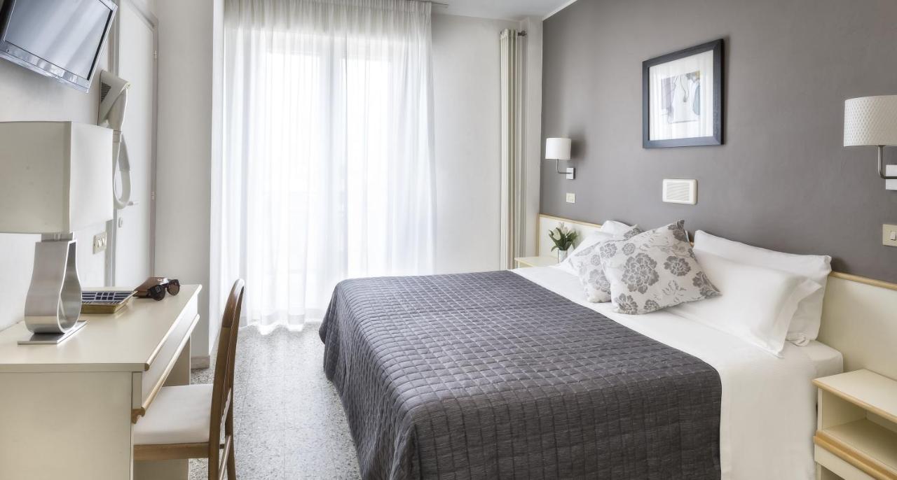 Hotel Carignano Riccione Luaran gambar